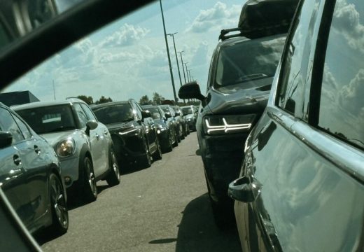 Kolone:  Na graničnom prelazu Gradiška čeka se i po nekoliko sati