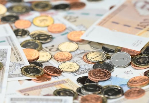 Deficit skoro dvije milijarde KM: Privreda Srpske u ubrzanom padu