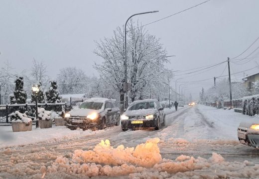 Vozači, oprez: Saobraćaj širom BiH otežan zbog snijega