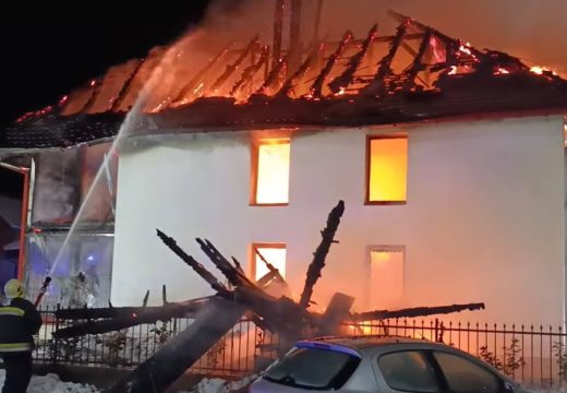 Objavljen snimak požara u džamiji: “Prizor je bio jeziv” (Video)