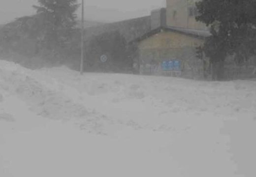 RS: Zbog snježnih padavina, radnicima elektrodistribucija pune ruke posla