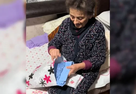 Snimak bake i unuka rasplakao sve koji su ga gledali: ”Daću tebi, ti nemaš ovakav” (Video)