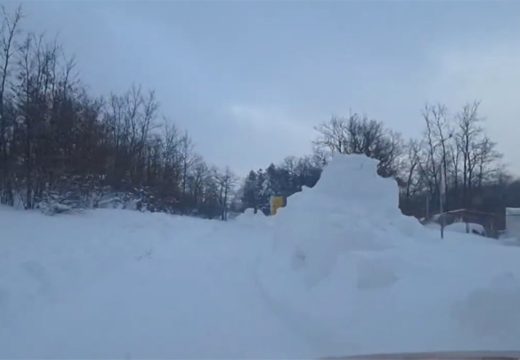 Alarmantno u Kneževu: Sela blokirana, potrebne teške mašine