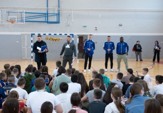 BIJELJINA: FK “Radnik” u posjeti OŠ “Jovan Dučić” Patkovača (Foto)