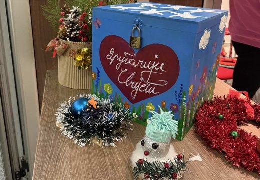 Zimski bazar u Bijeljini: Posljednji dan za humanitarnu kupovinu (Foto)