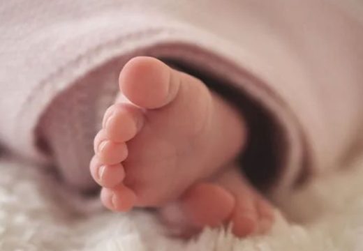 Doktor koji je zbrinuo bebu bačenu u kontejner: “Sve vrijeme sam djevojčicu držao u rukama”