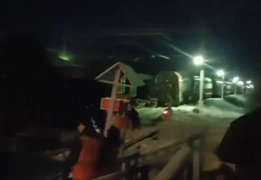 Jeziva tragedija u Rusiji: U sudaru vozova poginulo 14 osoba (Video)