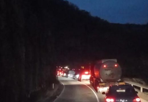 AMS: Potpuno obustavljen saobraćaj na putu Mrkonjić Grad- Crna Rijeka