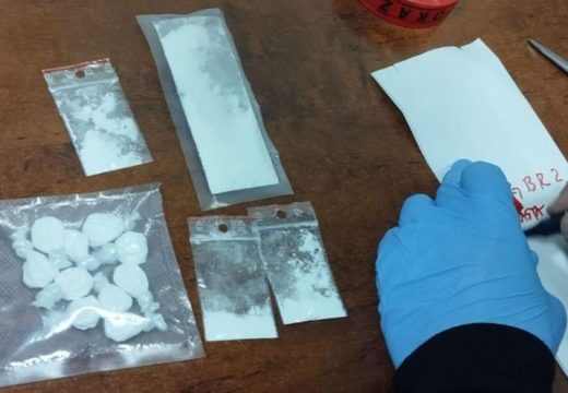 Policija: Hapšenje u Prijedoru, oduzeti kokain i pištolj