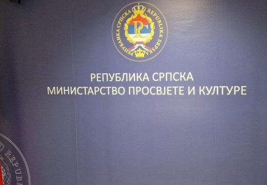 Poruka roditeljima i direktorima škola: Ministarstvo se hitno oglasilo zbog TikTok izazova