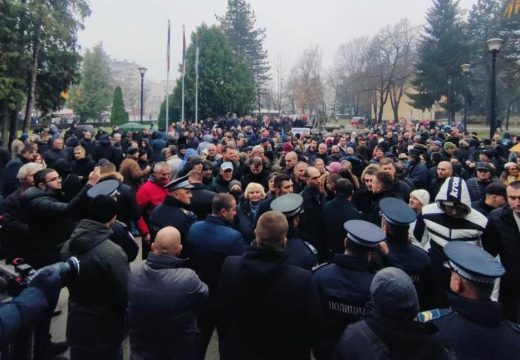 Stižu autobusi iz Bijeljine: Novi protest u Banjaluci ispred Narodne skupštine