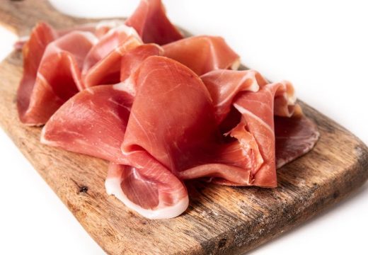 Na slavskoj trpezi najskuplje pečenje i meze: Živa vaga prasića ide i do 10 KM, a pogledajte koliko košta kilogram pršuta