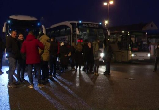 Sa njima i Petrović: Građani Bijeljine krenuli na proteste u Banjaluku