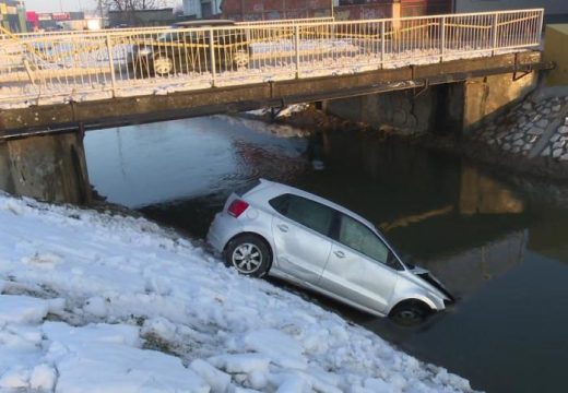 Bijeljina: Ponovo u kanal Dašnica sletio automobil