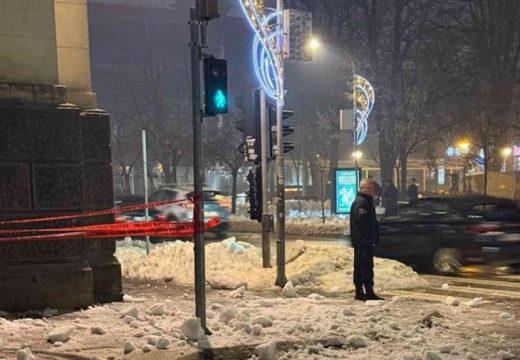 Odveli ga u Hitnu: Snijeg sa krova GU Banjaluka pao na dijete