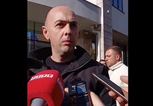 Otac pretučenog tinejdžera iz Trebinja na protestu ispred Palate pravde: “Kako je meni roditelju, koji nosi lijekove sinu, da srećem one koji su ga napali”(Video)