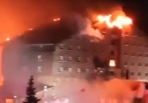 Objavljeni uznemirujući snimci iz Turske: Ljudi se spuštaju niz čaršave dok hotel bukti (Video)