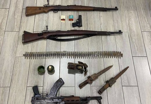Akcija “Kalibar”: Pronađene vojne puške, bombe i pištolj