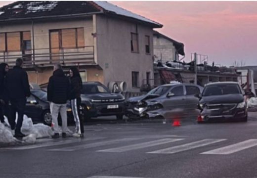 Hronika: Beba povrijeđena u sudaru više vozila