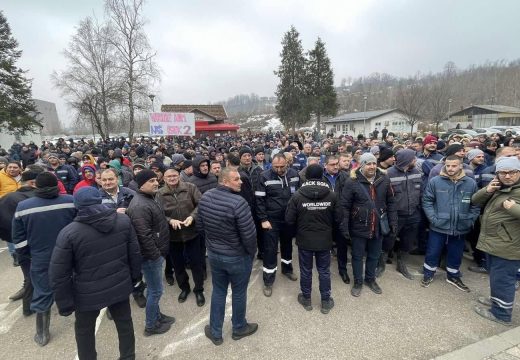 Ugljevik: Radnici RiTE Ugljevik ponovo blokirali put Bijeljina – Tuzla