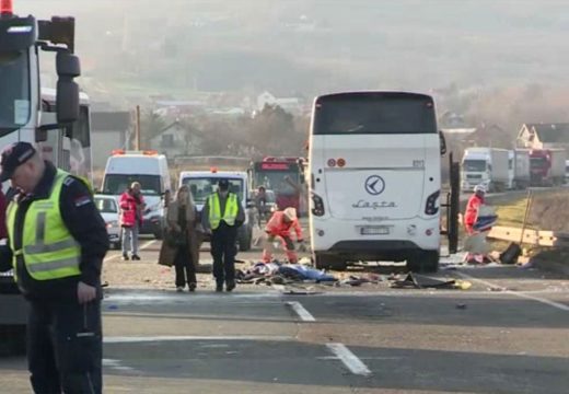 Novi detalji teške nesreće u Srbiji: Autobus preticao kolonu i direktno udario u drugi