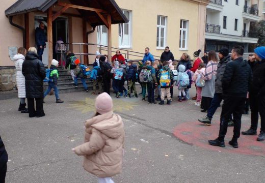 Đaci u klupama: Radijatori topli