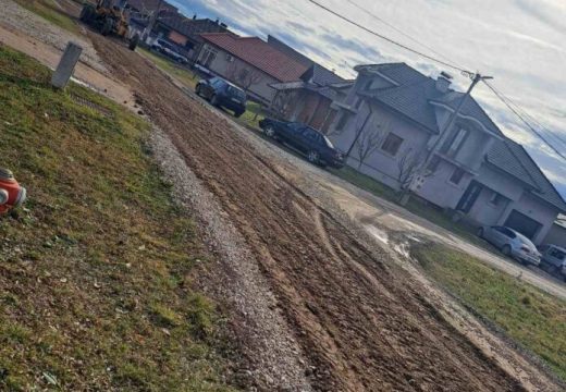 Bijeljina: Mještani naselja Knez Ivo od Semberije zahvalni odborniku Danijelu Periću,  najava trajnog rješenja problema puteva