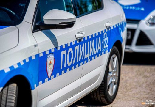 Žena povrijeđena na putu Zvornik-Bijeljina : U udesu učestvovalo i policijsko vozilo