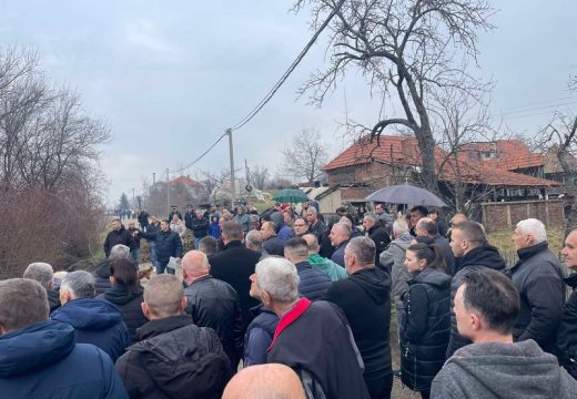 Počeo protest mještana Starog Ugljevika: “Radovi rudnika nam ugrožavaju život”