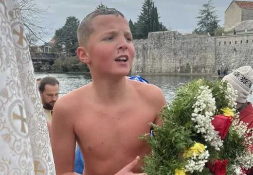 Trebinje: Aleksej Budinčić (12) pobjednik plivanja za Časni krst na Trebišnjici
