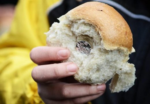 Parica koju svi priželjkuju: Evo šta simbolizuje novčić iz česnice