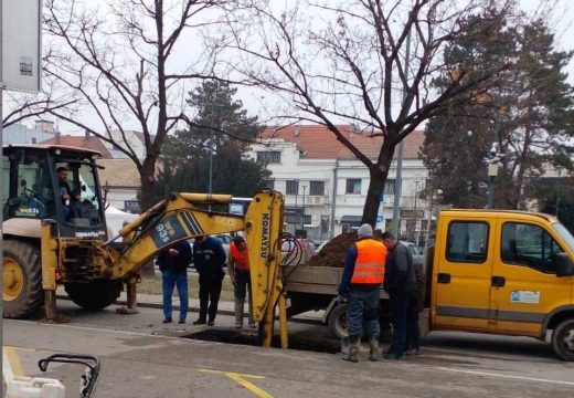 U Ulici Vuka Karadžića:  Radovi na vodovodnoj mreži