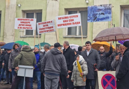 Sve im propalo u zamrzivačima: “Hoćemo struju” (Video)