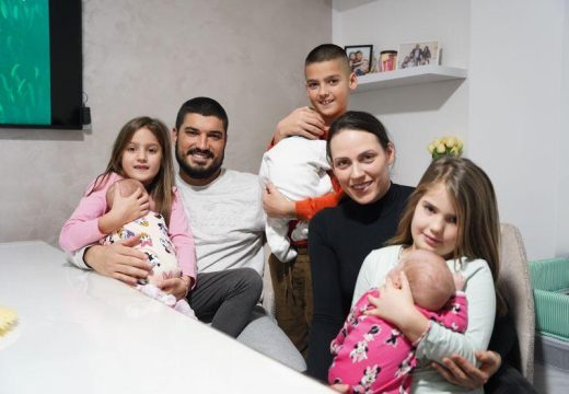 Nevjerovatna priča: Jelena rodila sina, pa bliznakinje i onda trojke