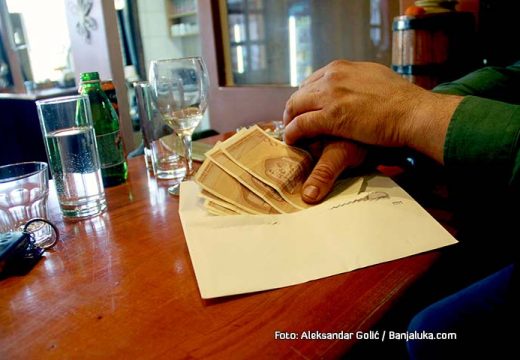 Tražio novac za posao: Radnik GU Bijeljina optužen da je uzeo 3.000 KM za zaposlenje