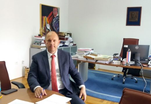 Dok ERS tone u dugovima: Petrović daje milion KM za namještaj