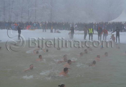 Lopare: Bogojavljensko plivanje za Časni krst na Busiji