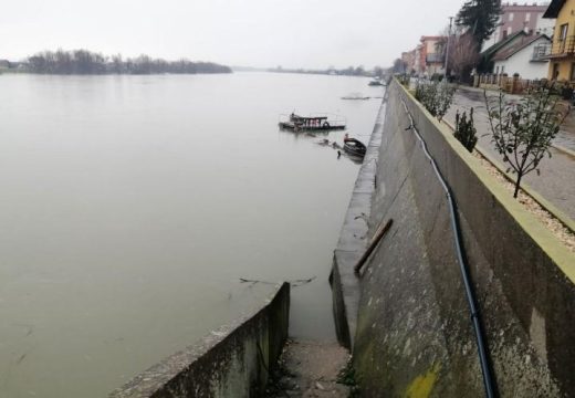 Vodostaj: Kiša pada, Sava raste (Foto)
