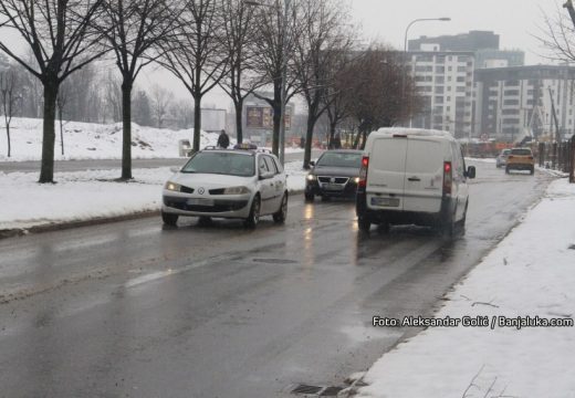 Vozači oprez: Kolovozi klizavi