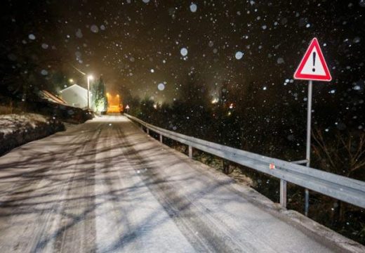 Jaki udari vjetra na području Kneževa: Otežan saobraćaj na većini dionica u Srpskoj, vozačima se savjetuje oprez