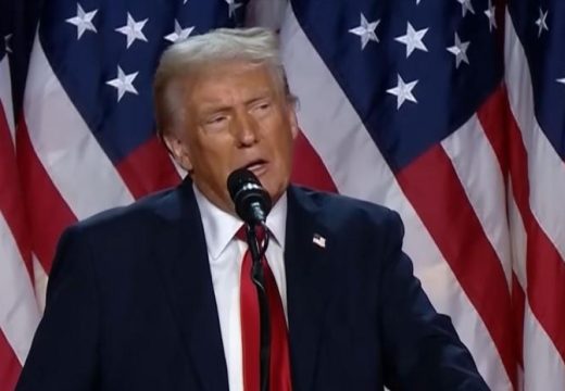 Tramp: Poništiću sve Bajdenove glupe i radikalne ukaze