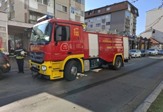 Nema povrijeđenih: Požar u Bijeljini u centru grada