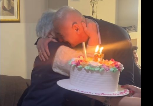 Bijeljina: Baki Jelici proslavljen 87. rođendan u Domu “Sveti Nikola” uz muziku i iznenađenja (Foto/Video)