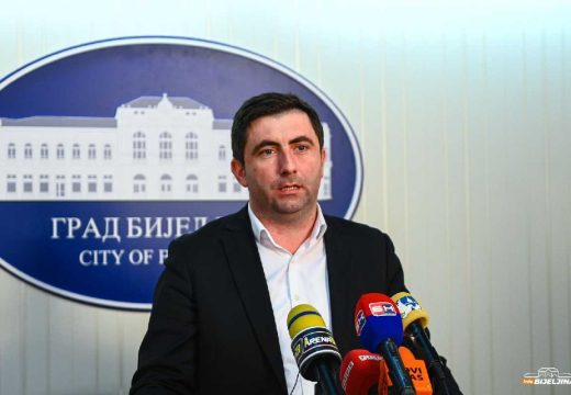 Oglasio se i Petrović: Nezakonito je da Dodik uplaćuje novac zaposlenima u vrtiću