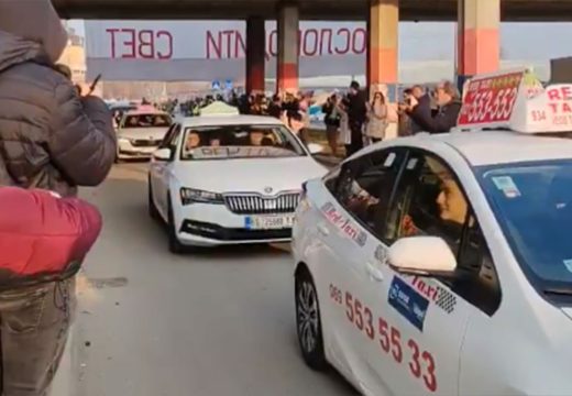 Kilometarska kolona: Taksisti stižu u Novi Sad po beogradske studente (Video)
