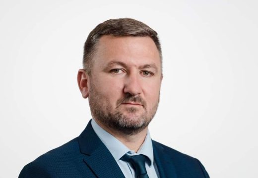 Bijeljina – Ostojić: “Botovi sa društvenih mreža zaposleni u Gradskoj upravi koštaju grad milione maraka”