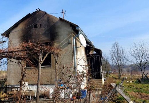 Hronika: U požaru kod Kozarske Dubice nastradali supružnici i njihov komšija