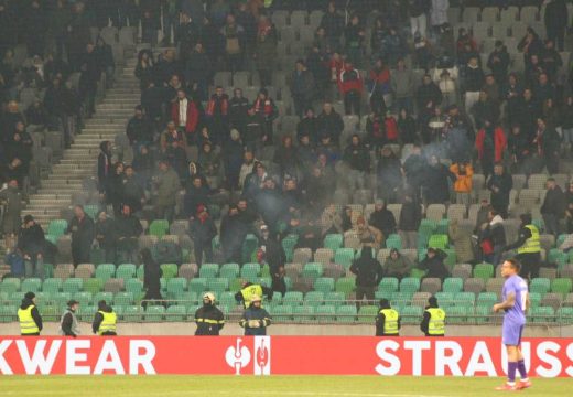 Pogledajte sukob “Lešinara” i “Green Dragonsa”: Letjele baklje, kamenice i stolice (Video)
