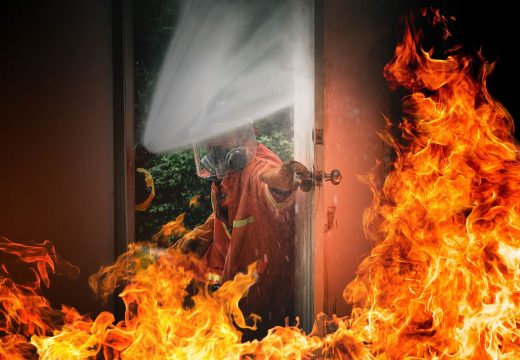 Šok u Kozarskoj Dubici: Prije godinu izgorio sin, a noćas otac