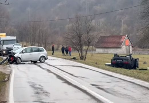 Detalji nesreće u Bratuncu: Poginuo suvozač u pasatu (79), više osoba povrijeđeno